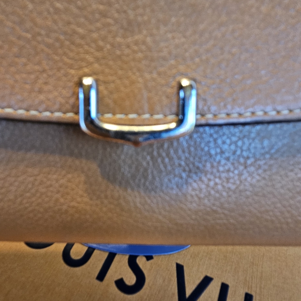 Cartier Tan Wallet with Textured Grain Finish - Picture 2 of 15